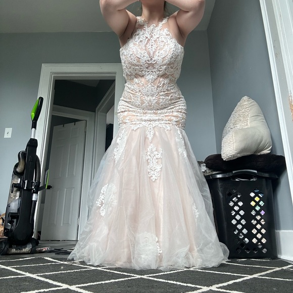 PROM/WEDDING DRESS - Picture 1 of 3